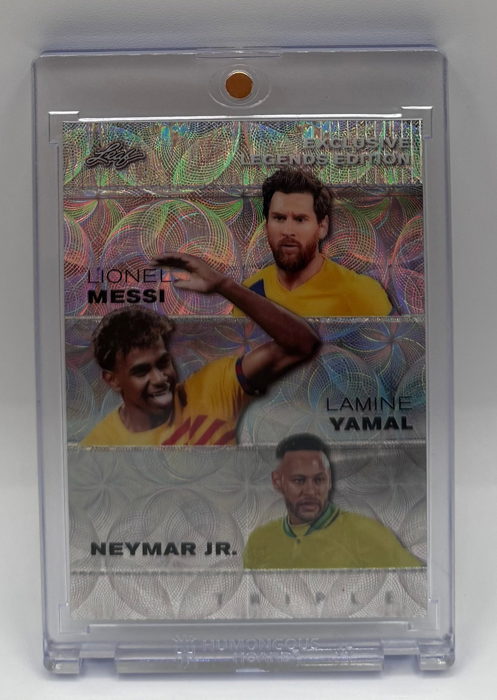 Triple Lionel Messi, Lamine Yamal & Neymar Jr Refractor 8/25: A stunning "Exclusive Legends Edition" Triple card featuring the past, present, and future of FC Barcelona/PSG greatness: Lionel Messi, Lamine Yamal, and Neymar Jr. Features a high-gloss geometric ref