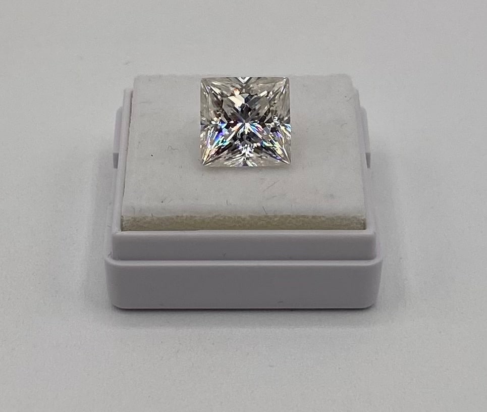 5.00 CT Square Princess Cut Colorless Moissanite - Excellent Polish & Symmetry: Stone Type: Moissanite (Tests Positive on Diamond Tester)• Carat Weight: 5.00 Carats• Cut: Princess Cut• Color: D (Colorless)• Clarity: VVS1• Inclusions: Includes Official Cer