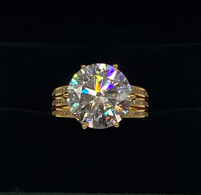 10 CT Round Brilliant Moissanite Triple-Band Ring, 18K Gold Plated 925 Silver, Size 8: 10.00 CT Round Brilliant Moissanite Triple-Band Ring, 18K yellow Gold Plated 925 Silver, Size 8