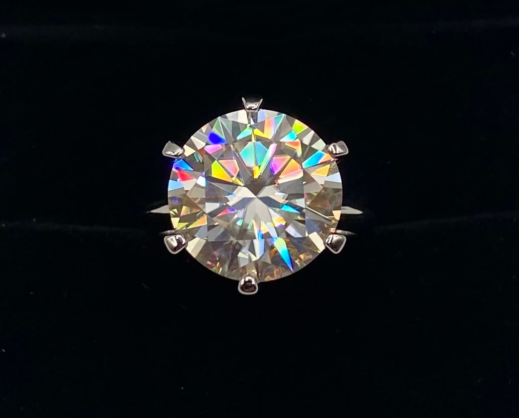 10 CT Classic 6-Prong Round Moissanite Solitaire Ring (1 of 2)