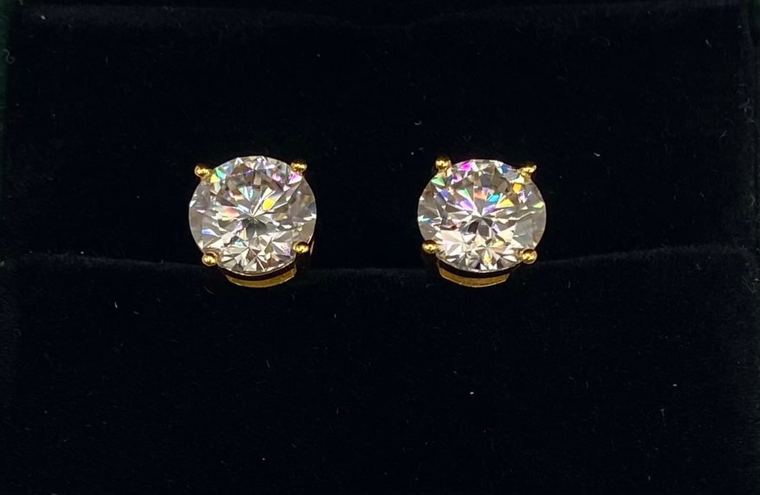 4.00 TCW Round Brilliant Clear Moissanite Stud Earrings 18K GP Silver: Gemstone Type: Authentic Moissanite Total Carat Weight: 4.00 Carats total weight (2.00 carats per earring) Stone Cut/Shape: Brilliant Round Cut Stone Color: Classic Clear (VVS1 / Colorless D-F range