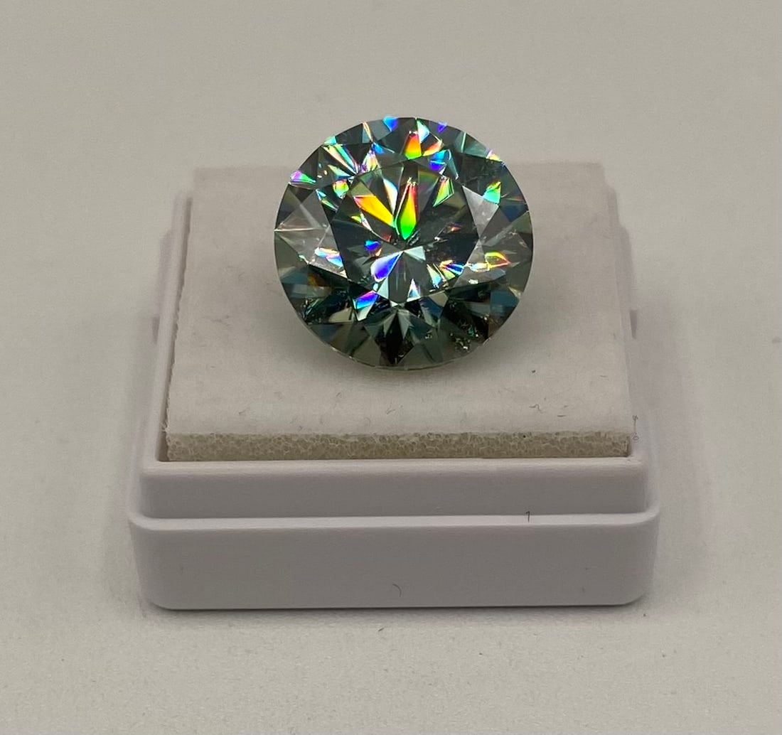 10 Ct Round Brilliant Light Blue Moissanite VVS Loose Stone w/ Cert (1 of 1)
