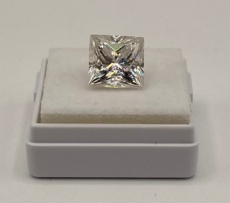 5 Ct Princess Cut Square Modified Brilliant Moissanite VVS Loose Stone w/ Cert: One loose, square princess cut modified brilliant moissanite gemstone. Carat Weight: 5.00 Carats Clarity: VVS Certification: Includes certificate of authenticity. Testing: Positively tests as diamond