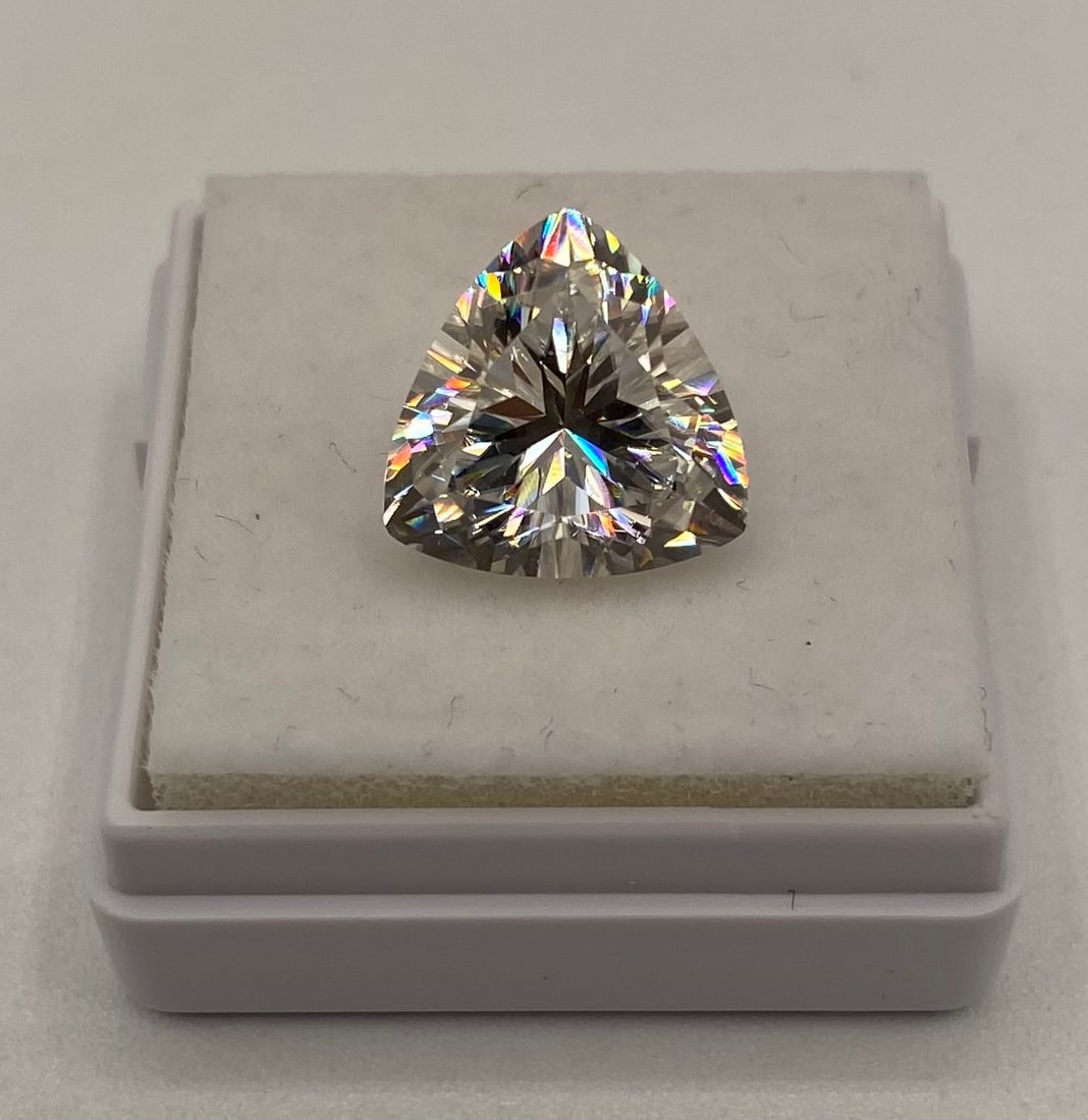 5 Ct Trillion Cut Moissanite Stone - VVS Clarity - Passes Diamond Tester w/ Cert: Up for auction is a magnificent, loose 5.00-carat Trillion cut Moissanite gemstone. This triangular-shaped stone delivers a spectacular display of rainbow-like fire and sharp scintillation,