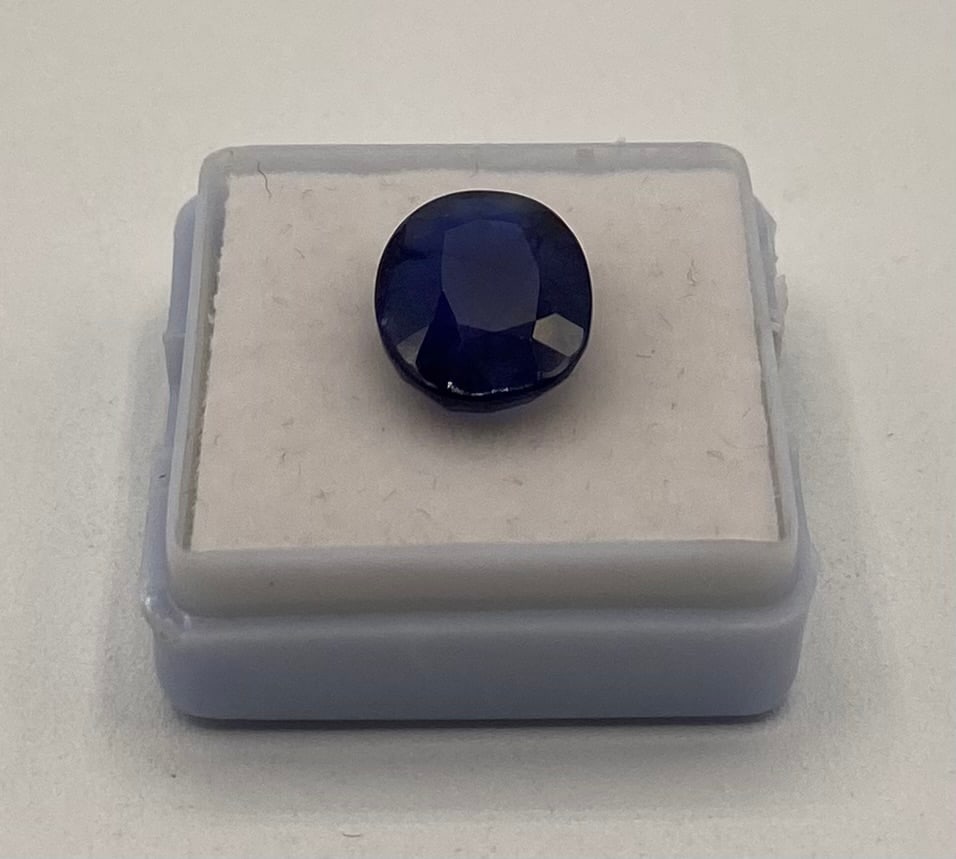 Certified 6.90 Cts Natural Blue Sapphire (1 of 1)