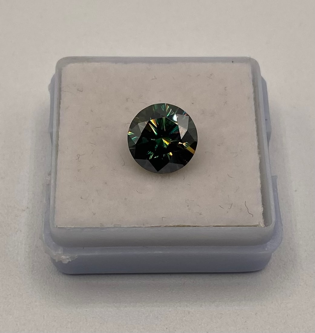 3 Carats Green VVS1 Moissanite Stone (1 of 1)