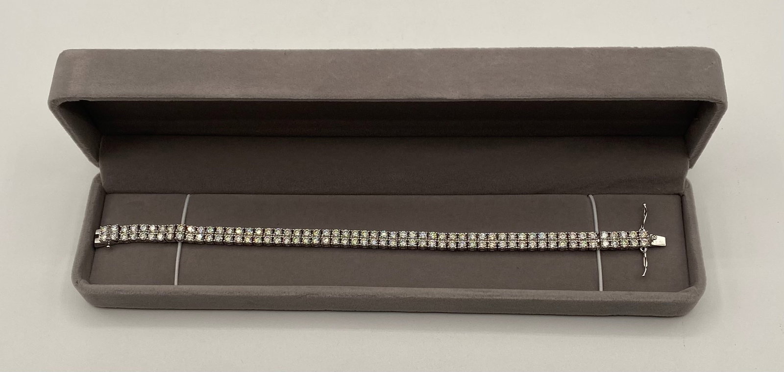 Double Tennis VVS Moissanite Bracelet 6 MM: 18k gold plated on sterling Silver Bracelet 6 MM VVS1 Moissanite Stones. It passes for diamond using diamond tester . It comes with a certificate. Bracelet size: 8 inches