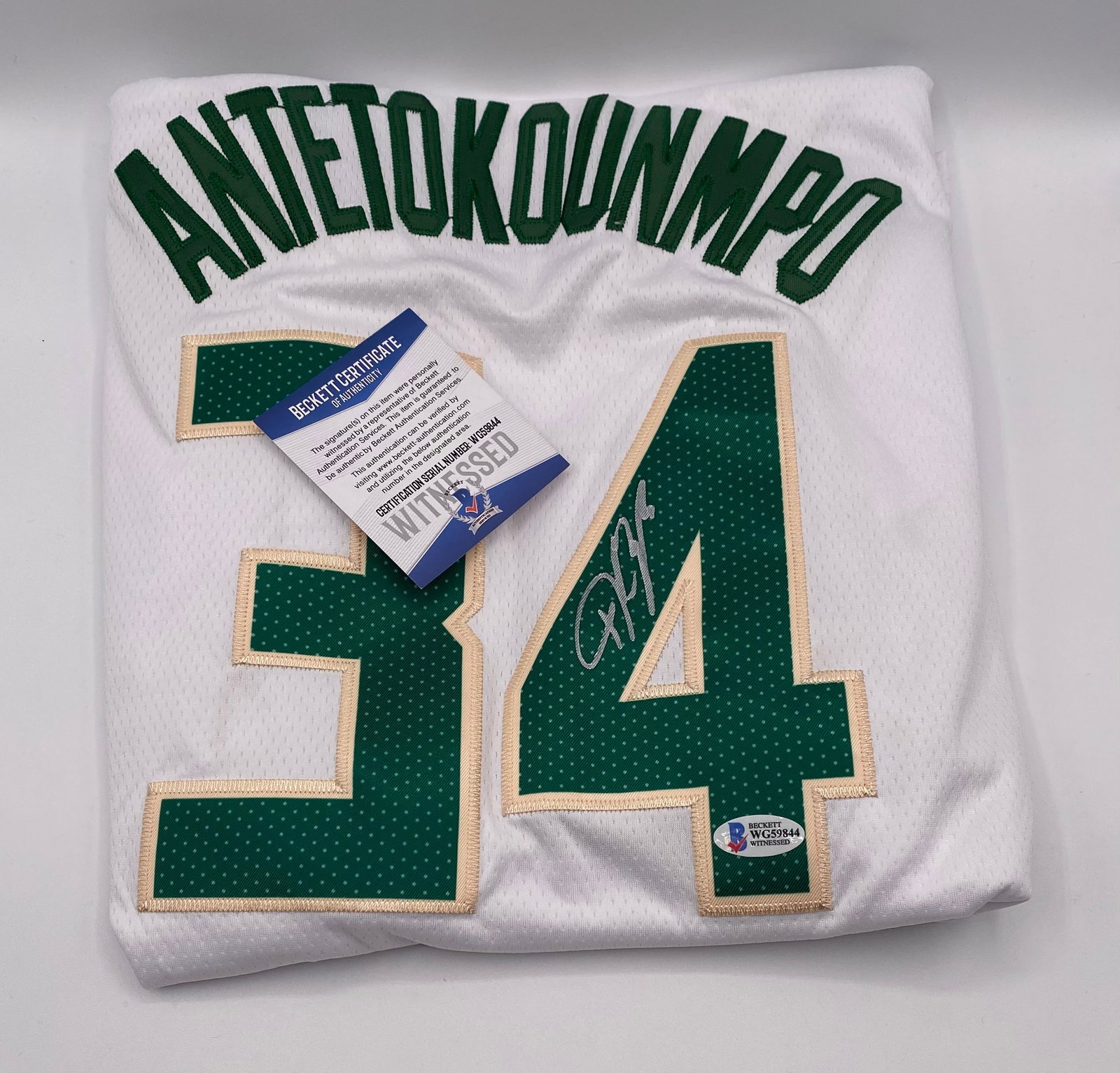 Giannis Antetokounmpo Autographed Jersey Beckett Witnessed COA: Giannis Antetokounmpo Autographed Jersey (Beckett BAS Witnessed COA )