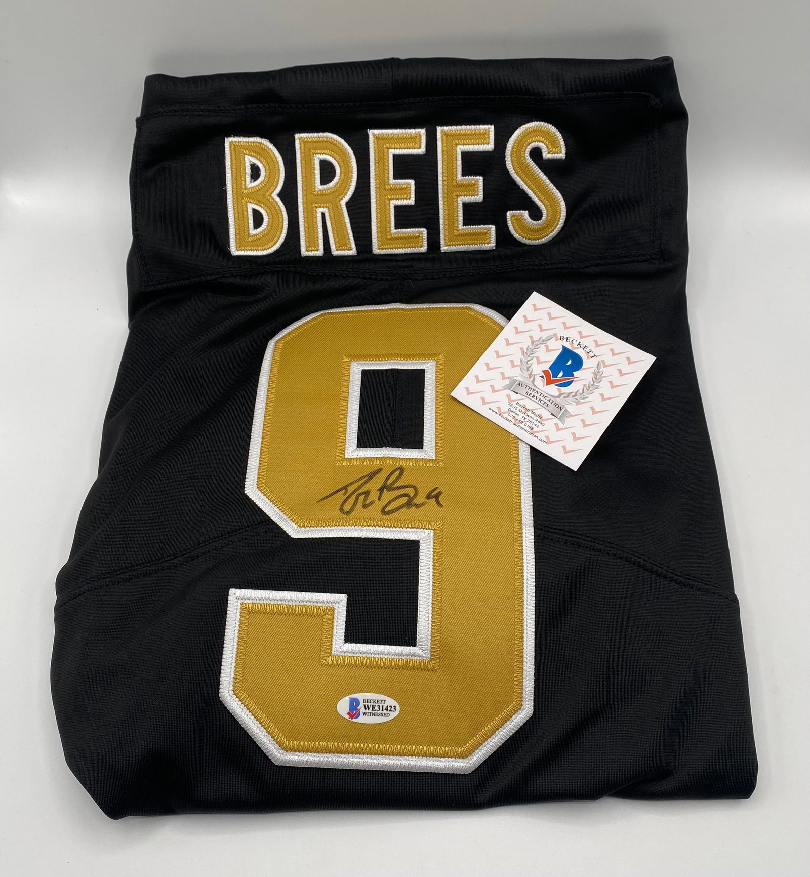 Drew Brees Autographed Jersey Beckett Witnessed COA: Drew Brees Autographed Jersey (Beckett BAS Witnessed COA )