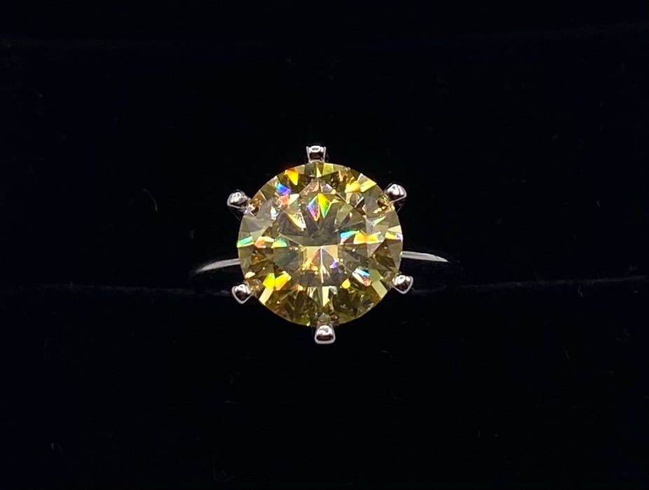 5 Carats Yellow VVS1 Moissanite Ring 18K Gold Plated Sterling Silver Ring Size 7: 5 CT Lemon Yellow VVS1 Round Moissanite Statement Ring 18K Gold Plated Sterling Silver - Size 7 W/ Certificate)Total Carat Weight: 5 CTW Main Stone: Genuine Moissanite Stone Clarity: VVS1 Colo:Lemon