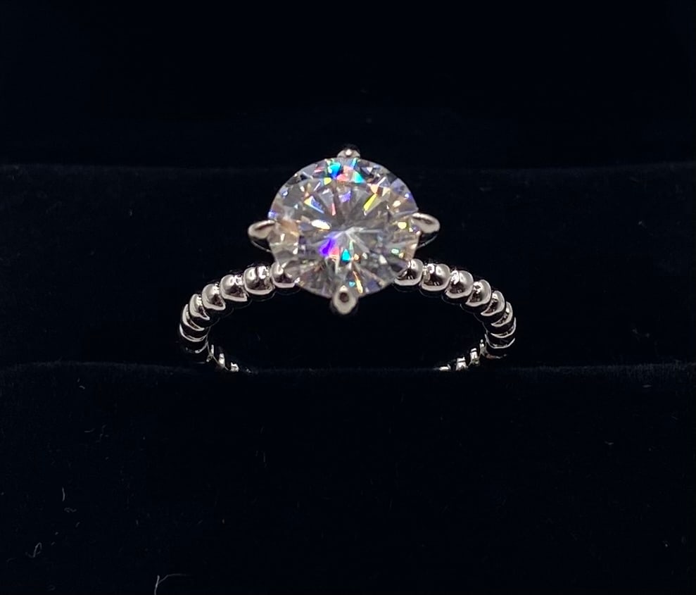 3 Carats VVS1 Moissanite Ring 18K Gold Plated Sterling Silver Ring Size 8: 3 CT D VVS1 Round Moissanite Statement Ring 18K Gold Plated Sterling Silver - Size 8 W/ Certificate)Total Carat Weight: 3 CTW Main Stone: Genuine Moissanite Stone Clarity: VVS1 Color D Color Stone