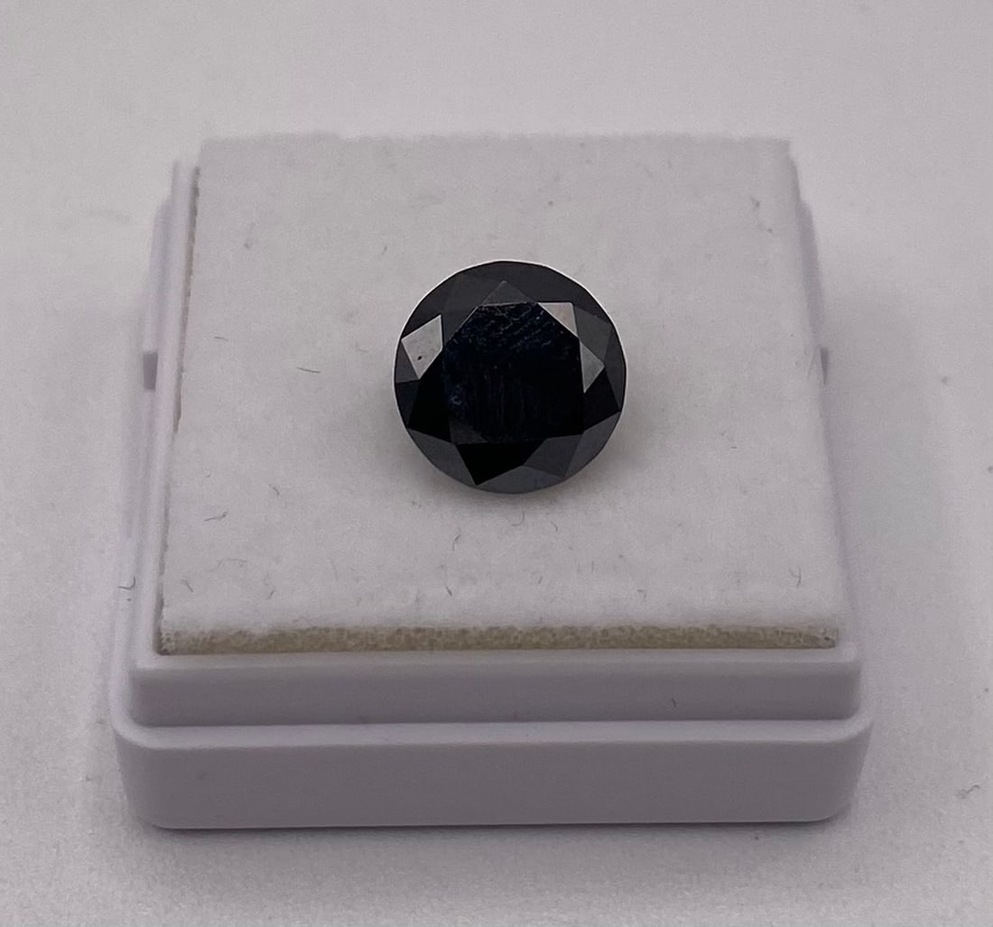 2 Carats Black VVS Stone (1 of 1)