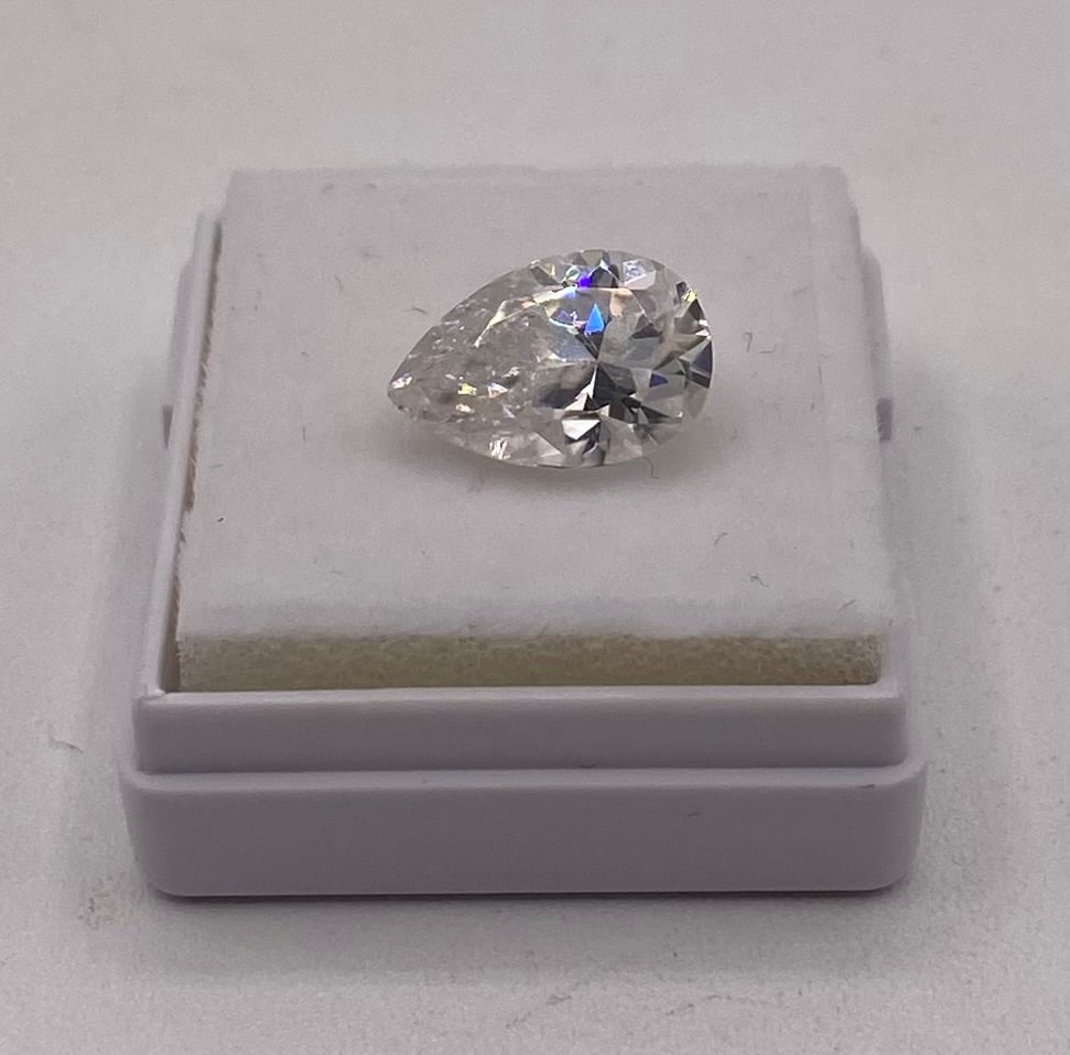 4 Carats Pear Shape VVS Stone