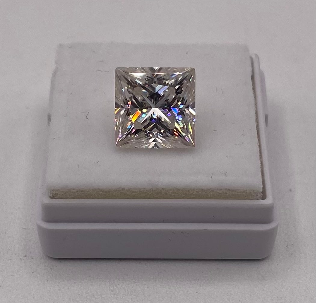 5 Carats Princess Cut VVS Stone
