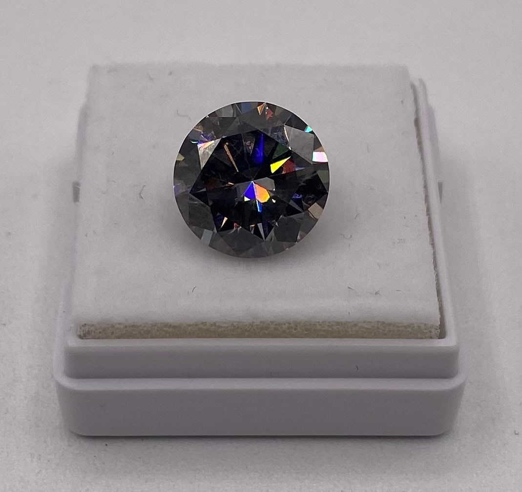 5 Carats Grey VVS Stone