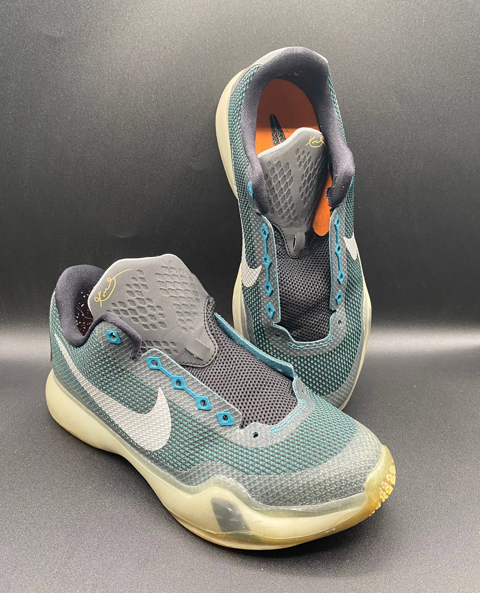 Nike Kobe XI (GS) "Wolf Grey / Cool Grey" Basketball Shoes (1 of 3)