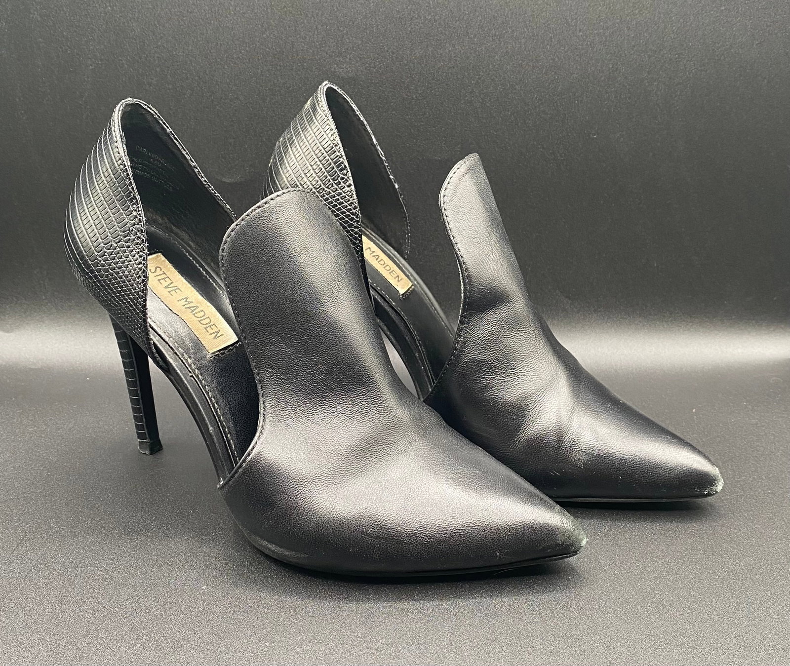 Steve Madden "Darlin" Black Leather & Lizard-Embossed Heeled Pumps (1 of 3)
