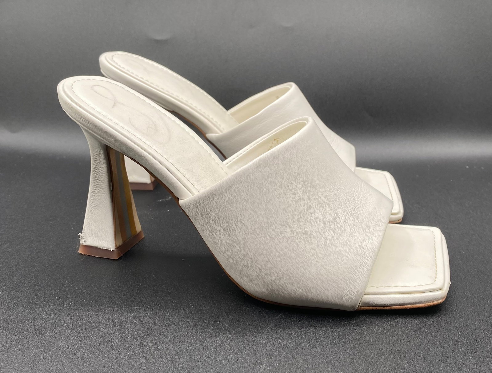 Sam Edelman "Carmen" Off-White Leather Open-Toe Flare Heel Mules: Up for auction is a chic pair of Sam Edelman "Carmen" Open-Toe Mules in soft off-white/ivory leather (Style # I0027L3100). Designed with modern square toes, single wide vamp bands, slip-on backless