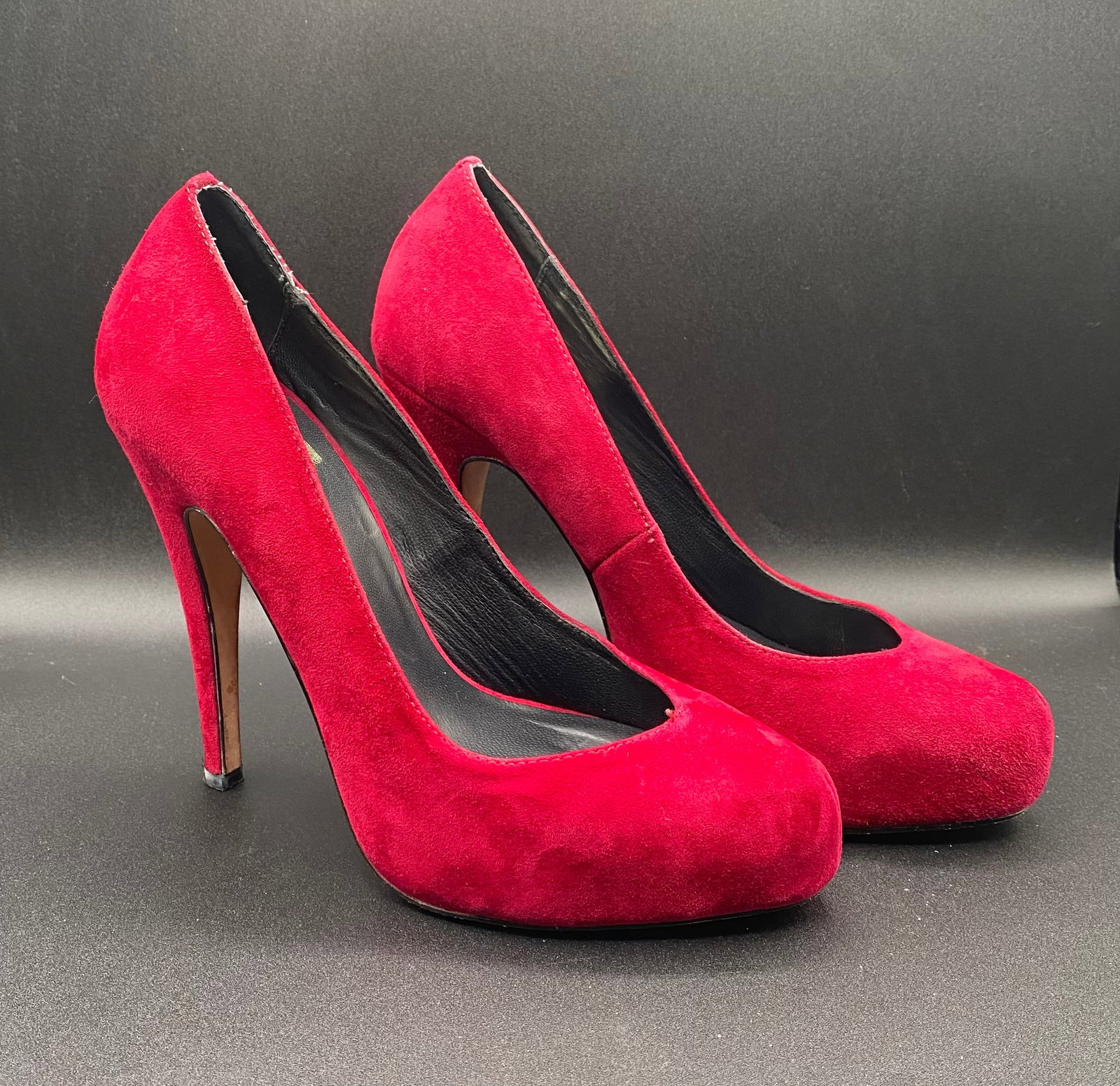 Dolce Vita "Madison" Red Wine Suede Platform Stiletto Heels: Up for auction is a statement pair of Dolce Vita "Madison" Platform Pumps in rich wine red suede. Features smooth rounded toes, front hidden platforms for added height and comfort, soft suede uppers, 