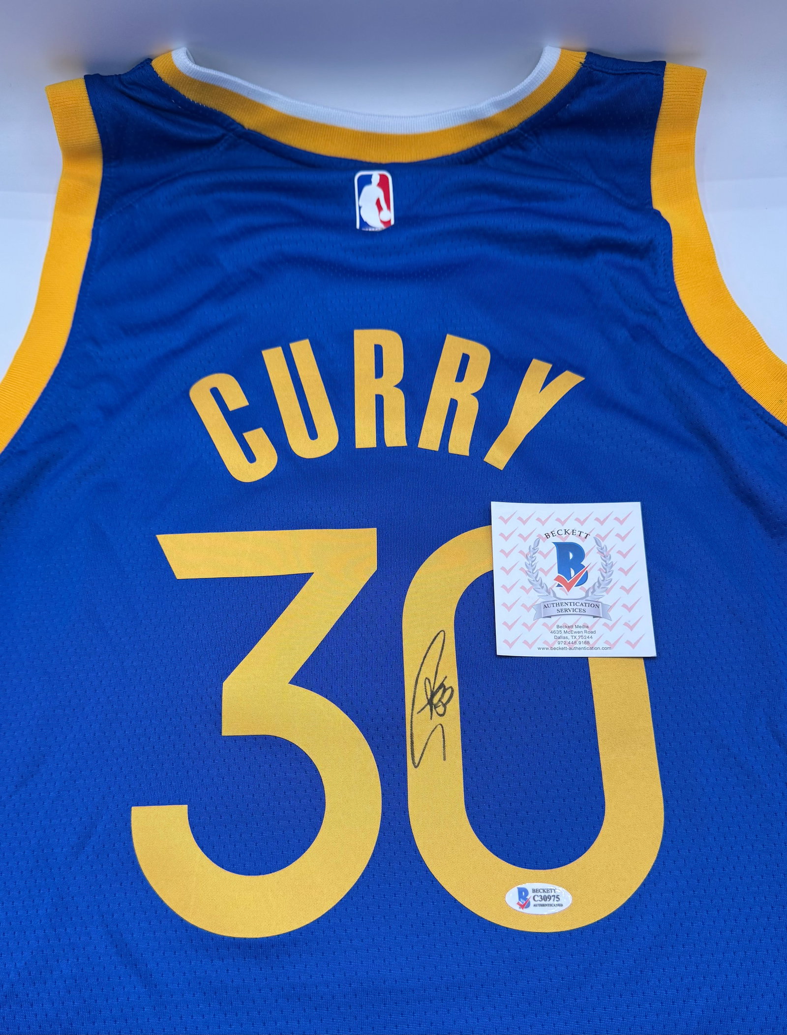 Stephen Curry Signed Golden State Jersey - Beckett COA: Stephen Curry Signed Golden State Warriors #30 Jersey - Beckett COA C30975