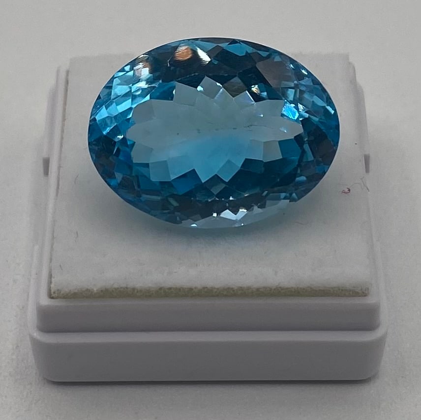 26.06 Cts Certified Natural Blue Topaz - Oval Mixed Cut Gemstone: Gemstone: Natural Topaz Weight: 26.06 Cts Color: Blue Shape/Cut: Oval / Mixed Cut Dimensions: 20.26 x 15.27 x 10.41 mm Refractive Index: 1.610 - 1.620 Birefringence: 0.010 Certification: ITLGJ Gemmolo