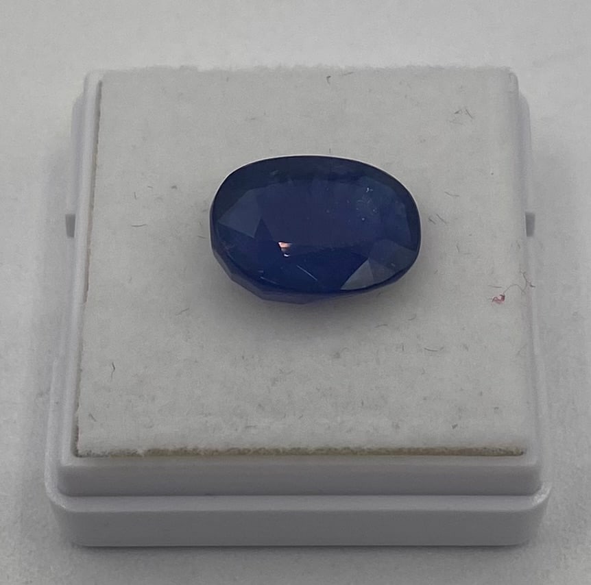 5.26 Cts Certified Natural Blue Sapphire (1 of 2)