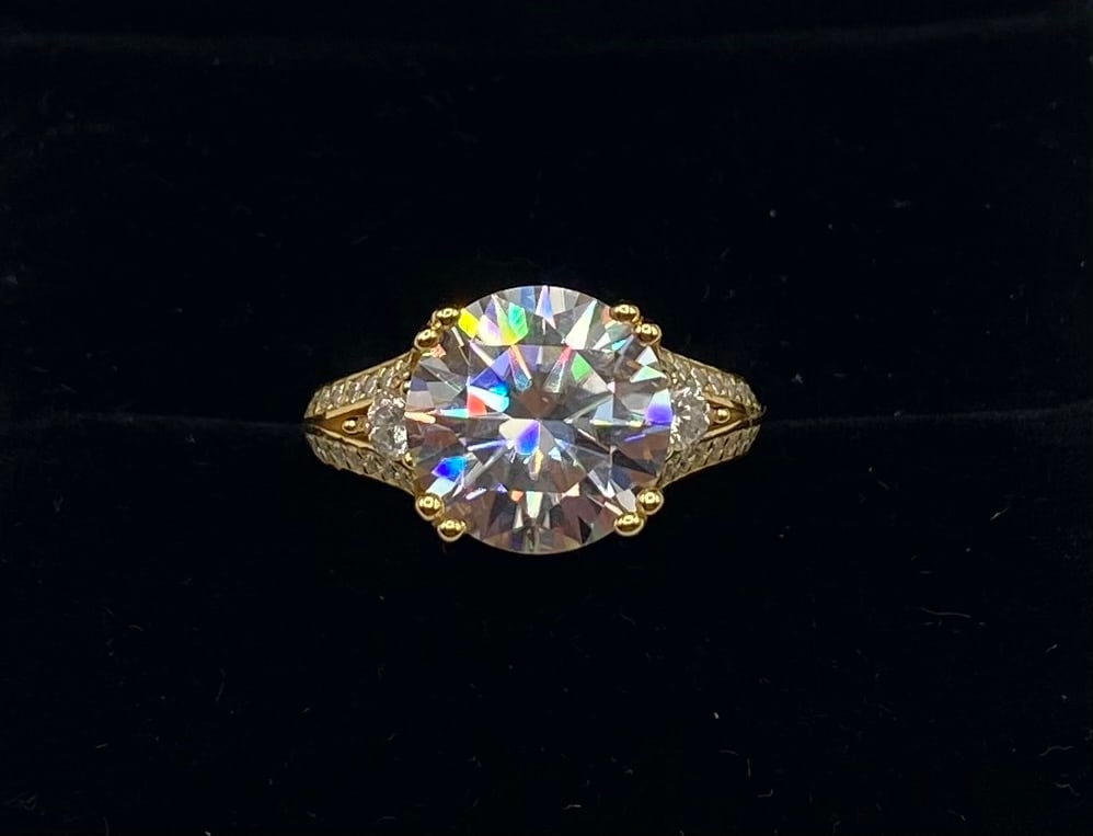 5 Carats Sparkling VVS1 Moissanite Ring