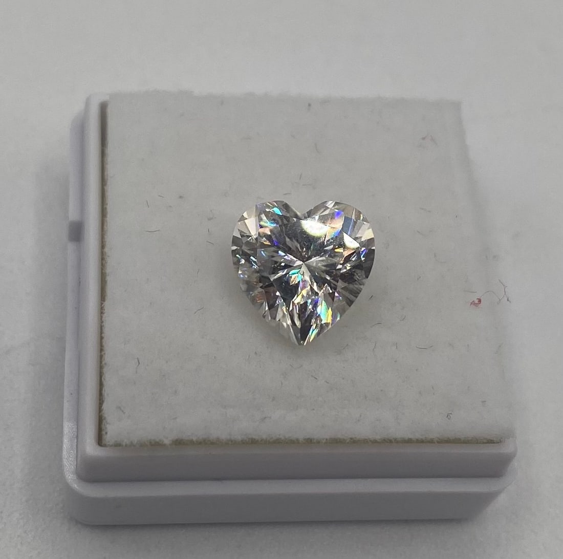 3.00 CT Heart Shape VVS1 Loose Moissanite – Passes Diamond Tester Certified: Heart Shape 3.00 Carat Loose Moissanite featuring top-tier clarity and exceptional brilliance. Carat Weight: 3.00 CT Color D Clarity: VVS1 Cut & Polish: Excellent Testing: Positively tests as diamond