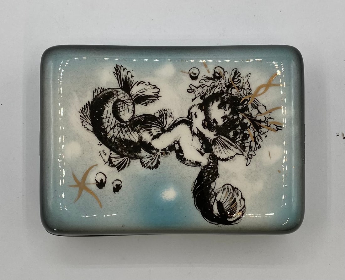 Sascha Brastoff Hand-Painted Ceramic Mermaid Trinket Box: Up for auction is a rare mid-century modern covered ceramic trinket/carette box by famed California artist Sascha Brastoff. The lid features a whimsical, hand-painted mermaid illustration accented wit