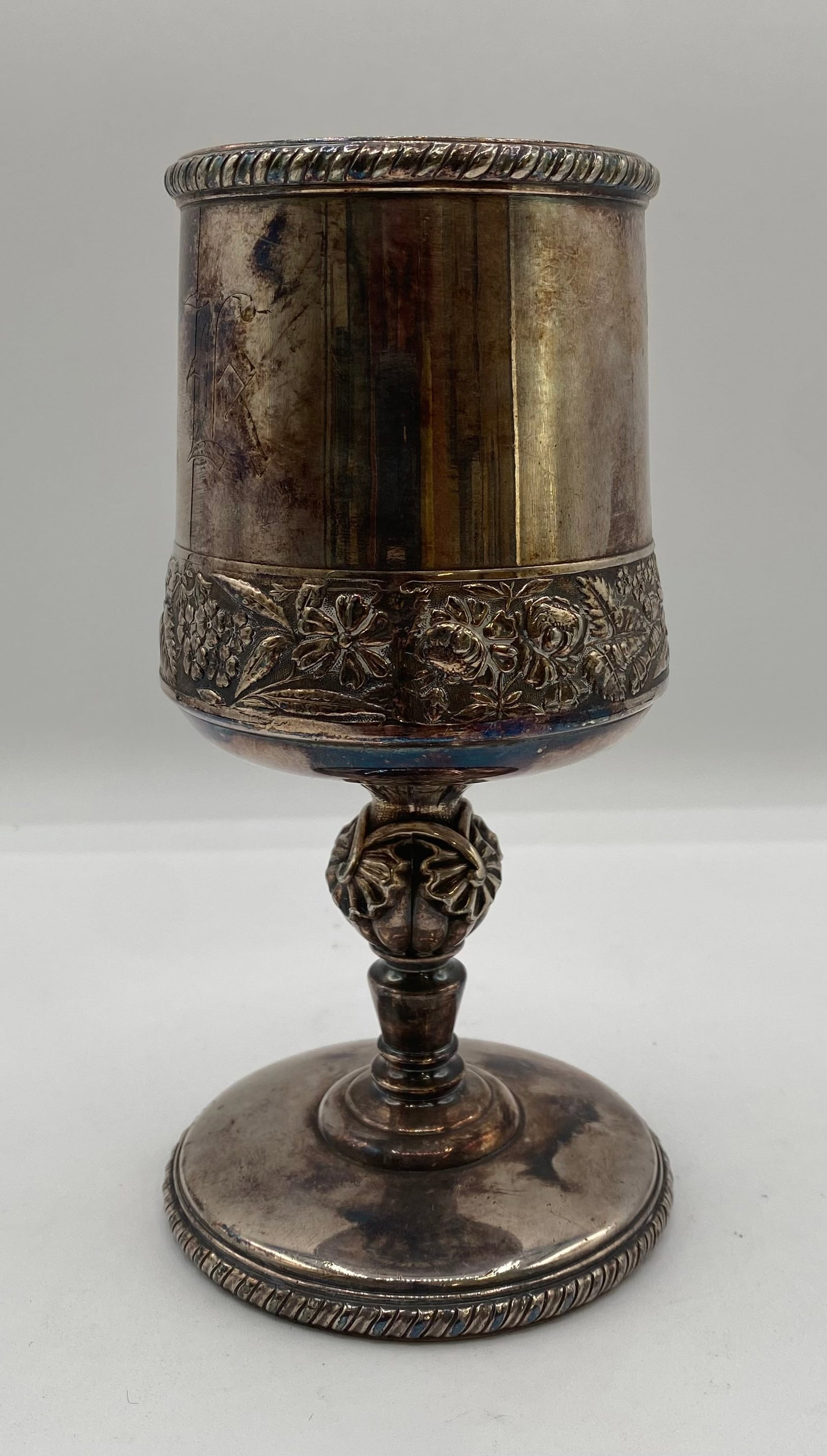 Antique Middletown Silver Plate Co. Victorian Goblet / Chalice #470 (1 of 3)
