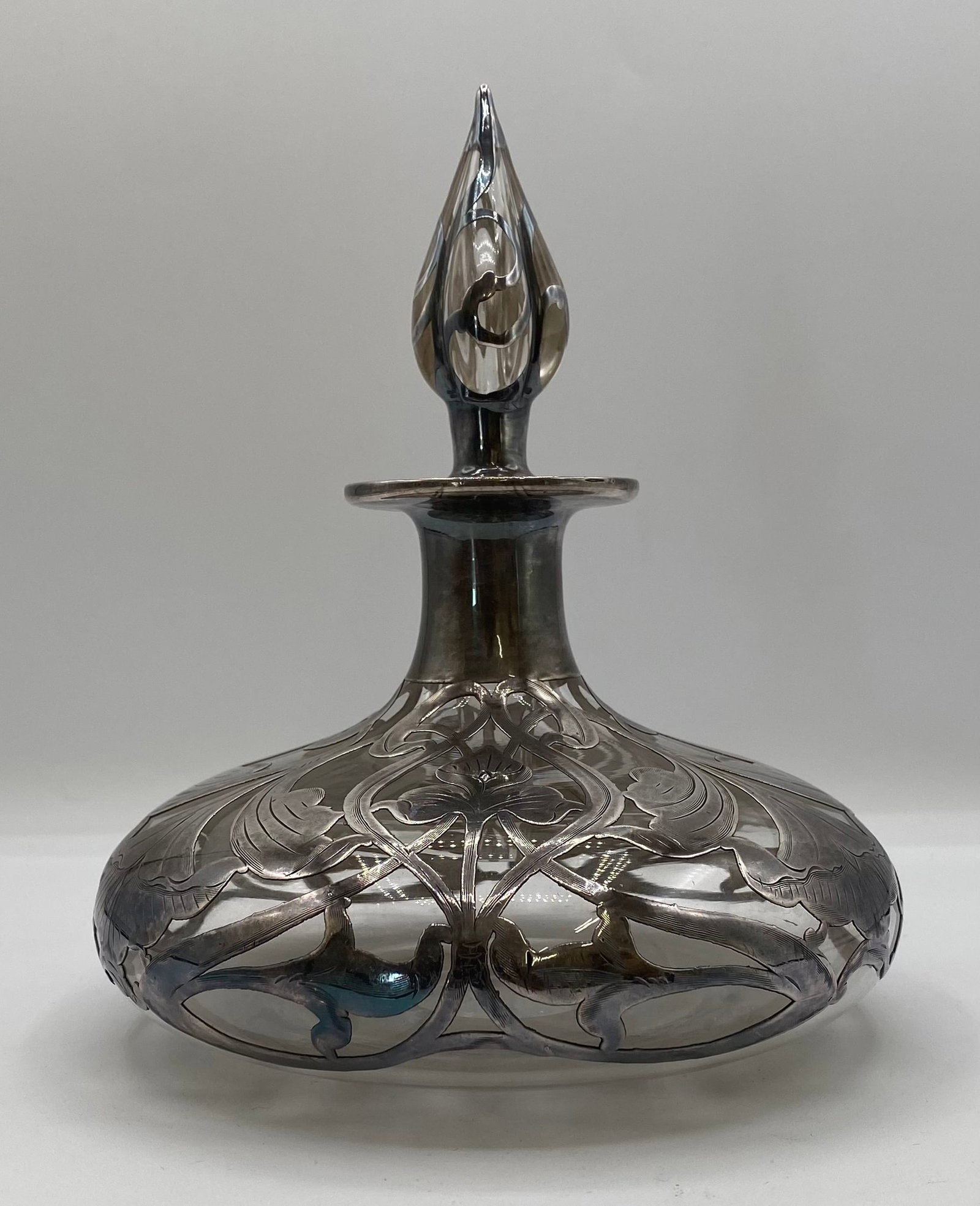 Antique Art Nouveau Sterling Silver Overlay Glass Perfume Decanter: Up for auction is an exquisite antique Art Nouveau perfume bottle / decanter featuring heavy hand-engraved sterling silver overlay applied over clear crystal glass. Designed with ornate scrolling foli