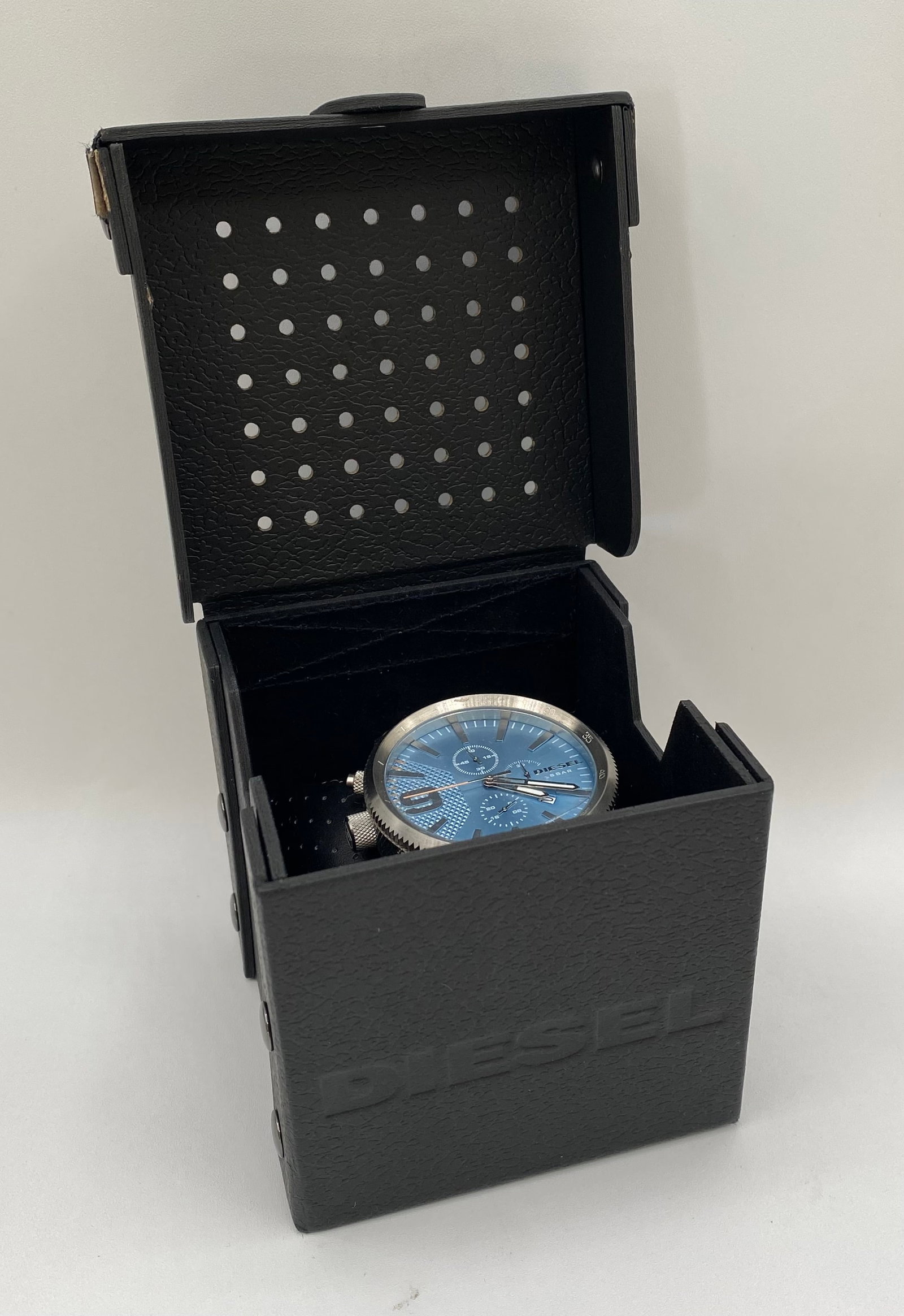 Men's Diesel Mega Chief Chronograph Watch DZ4343 - Light Blue Dial & Leather Strap: Men's Diesel Mega Chief chronograph wrist watch, model DZ4343. Features a light blue dial with gunmetal-tone accenting, sub-dials, a stainless steel case, and a genuine brown leather strap with stitch