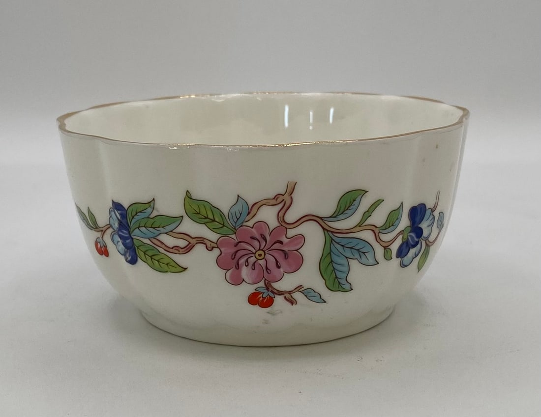 Aynsley England "Pembroke" Fine English Bone China Fluted Var-i-eté Bowl: Aynsley England "Pembroke" Fine English Bone China Fluted Var-i-eté Bowl