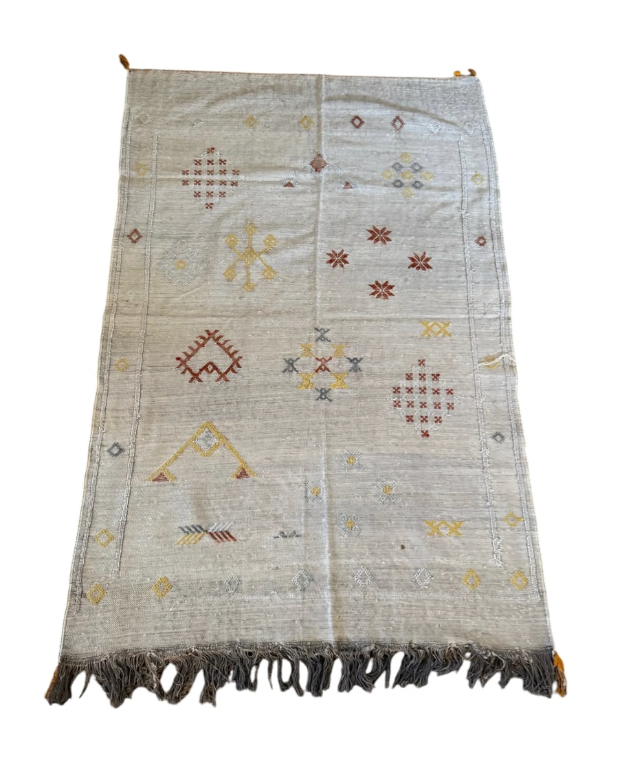 A silver silk Moroccan rug (1 of 4)