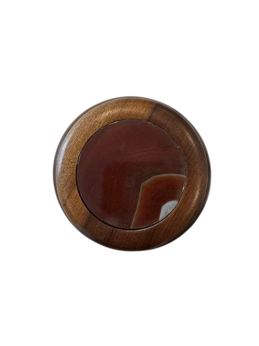 Agate small lidded round box: Agate small lidded round box. DIMENSIONS: 3.5" D x 2.25" H