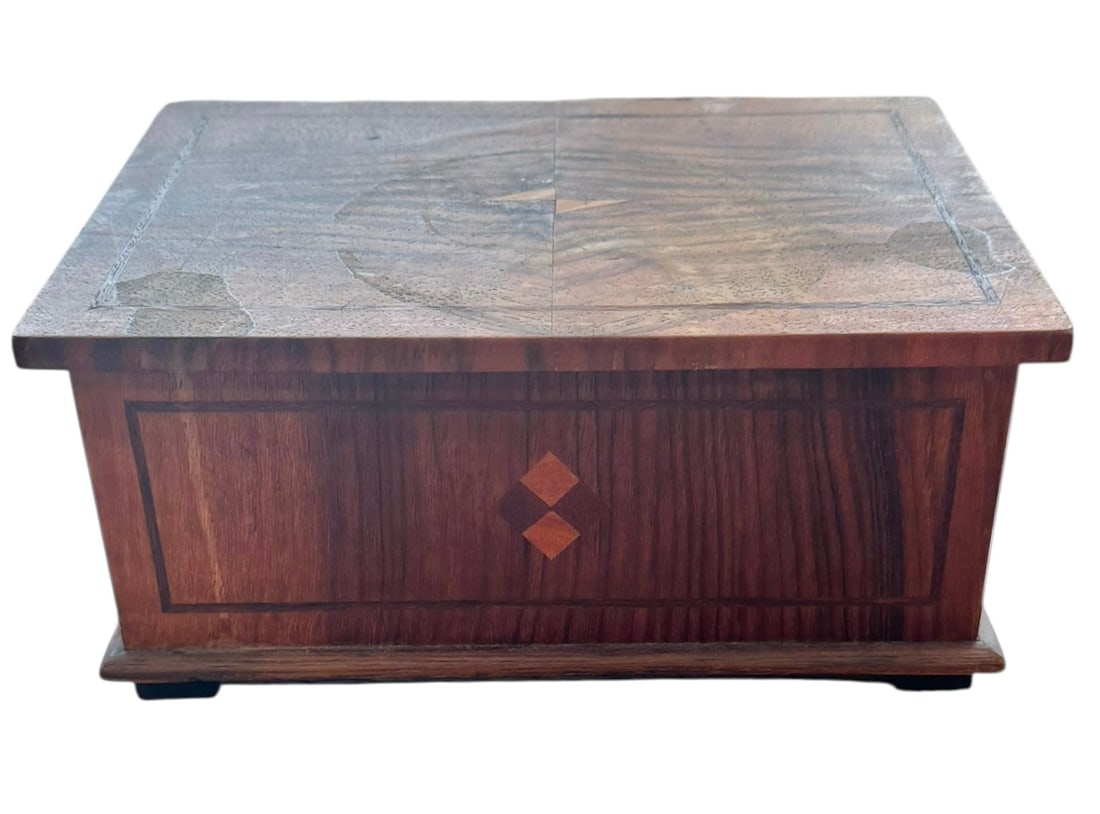 Lidded wooden box with diamond design (1 of 4)