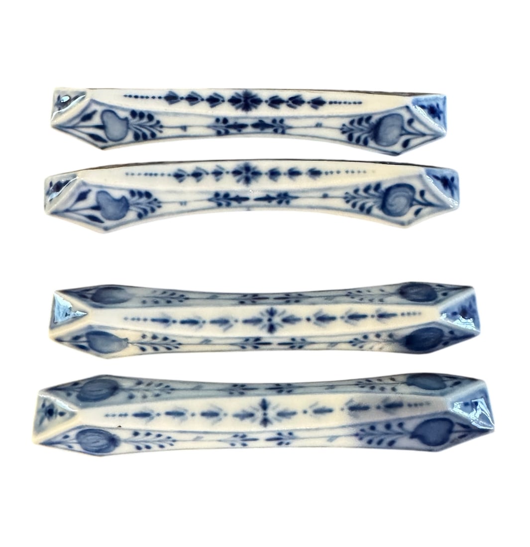 Assorted Delft knife rests - 3