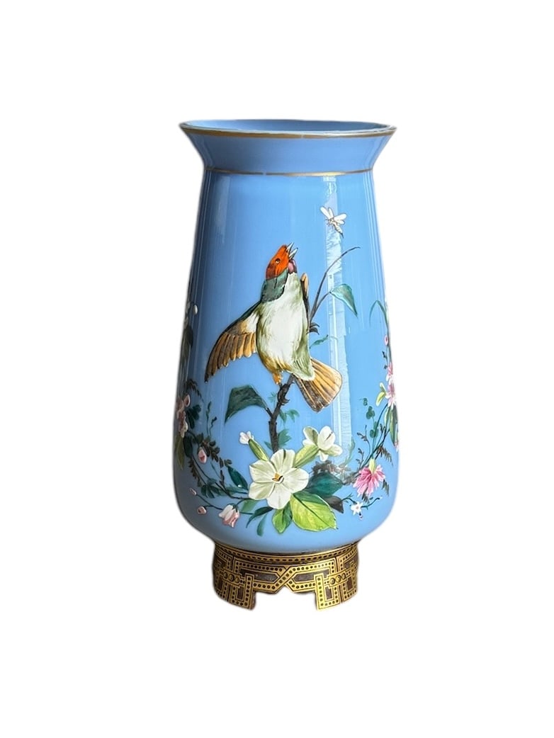 Beautiful vintage opaline hummingbird vase: Beautiful vintage opaline hummingbird vase. DIMENSIONS: 4"W x 4"D x 9"H