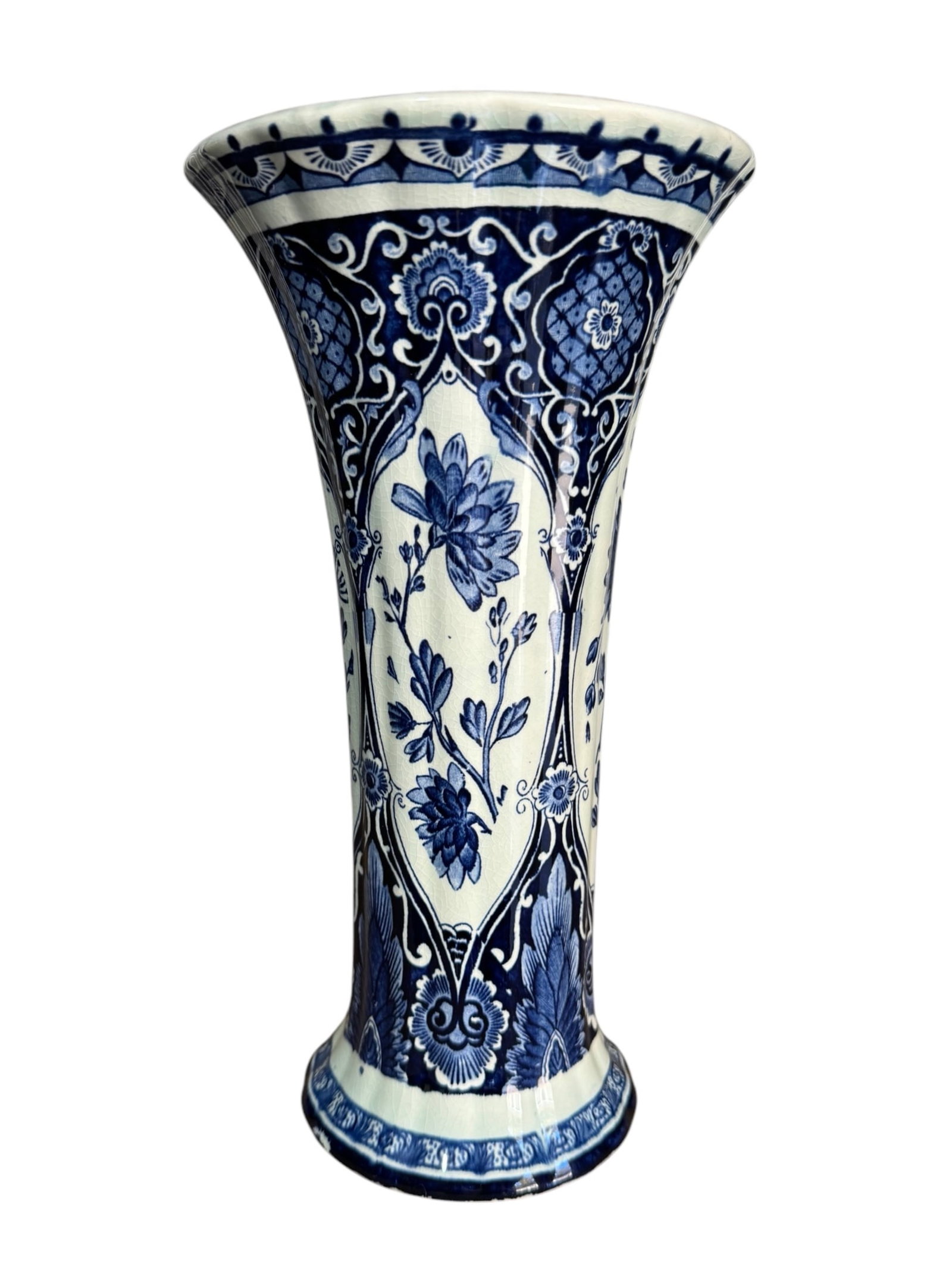 Beautiful vintage fluted dark blue and white Delft vase from Maastricht: Beautiful vintage fluted dark blue and white Delft vase from Maastricht. DIMENSIONS: 6"D (Top) x 11.5"H x 4.5"D (Base)