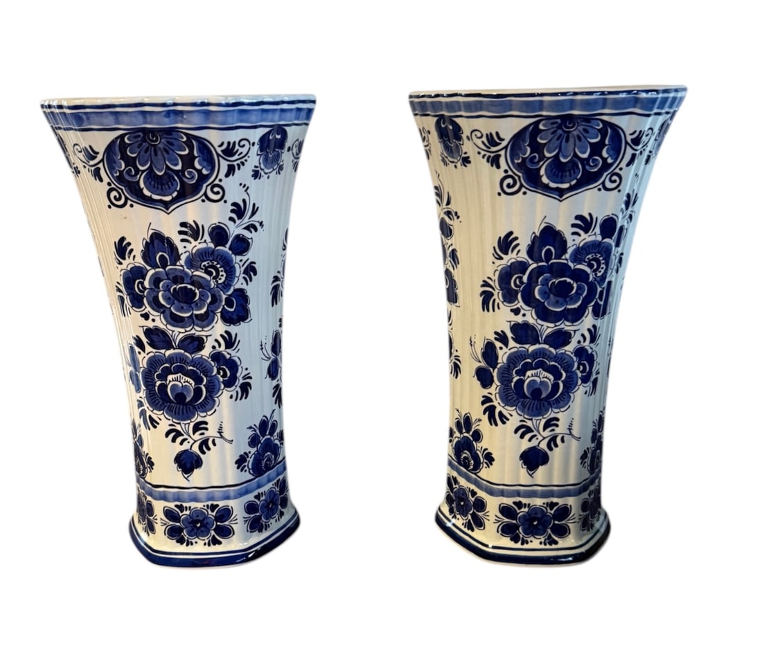 Pair of fluted ribbed Delft vases: Pair of fluted ribbed Delft vases