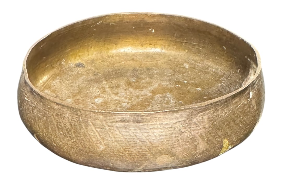 Antique brass bowl: Antique brass bowl