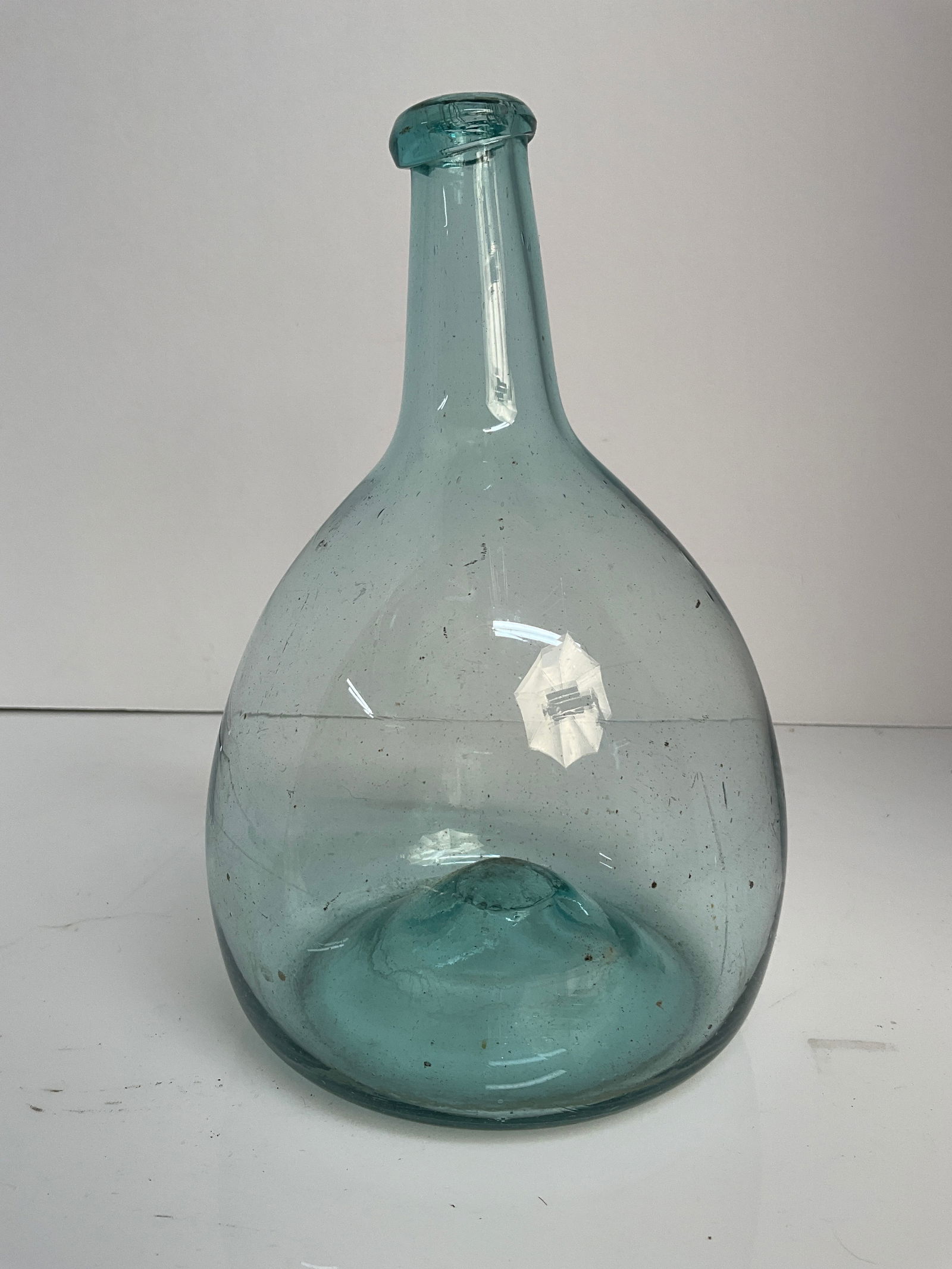 An early 1800s free blown flask, open pontil (1 of 5)