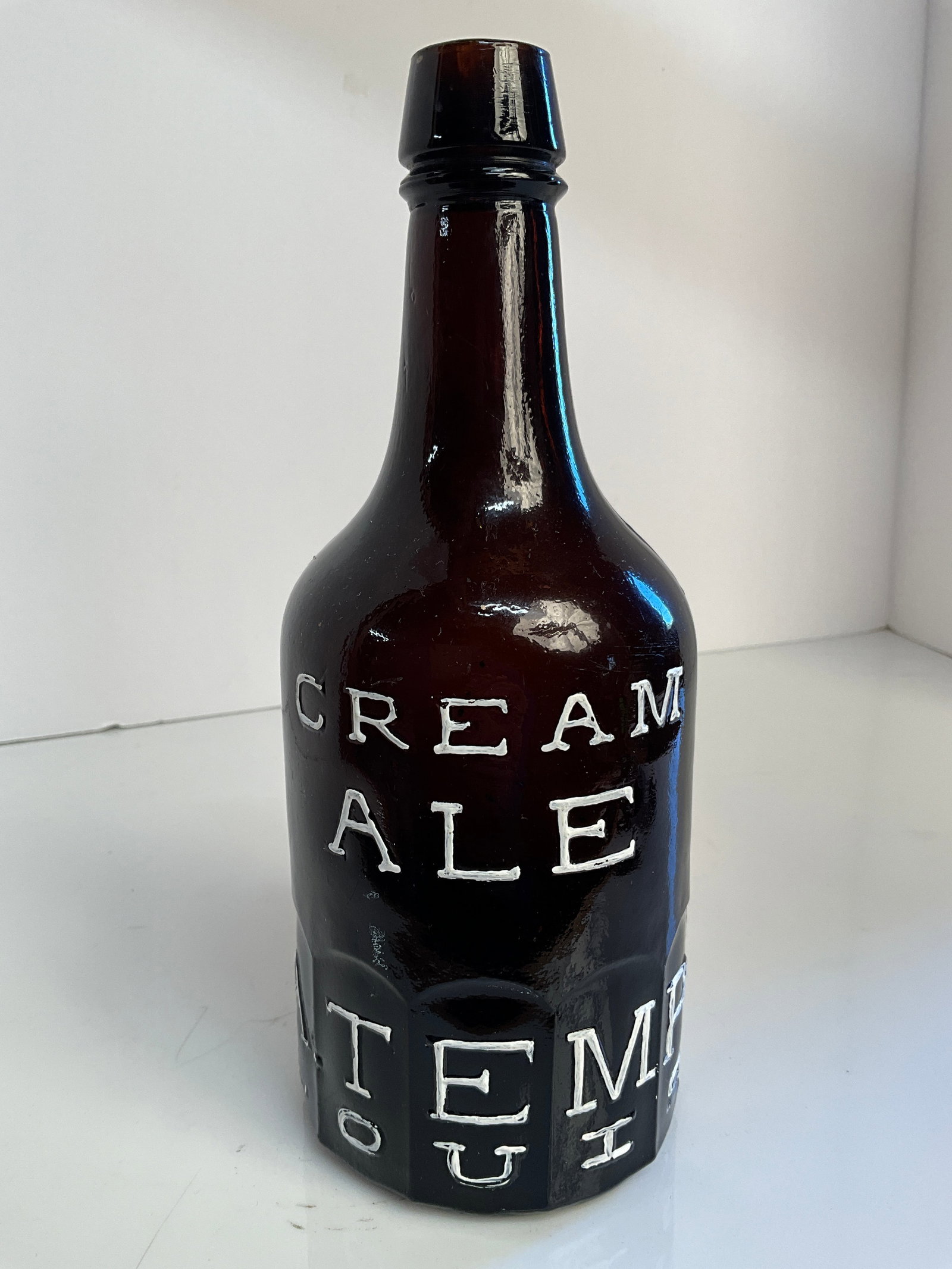 1870s Amber Louisville Kentucky Ale, A. Templeton Cream Ale: 1870s Amber Louisville Kentucky Ale, A. Templeton Cream Ale. Tiny flea bites off the rim of the bottle. L & W fancy Script on the base(Hardly seee this fancy script embossing for L & W glassworks) Pan