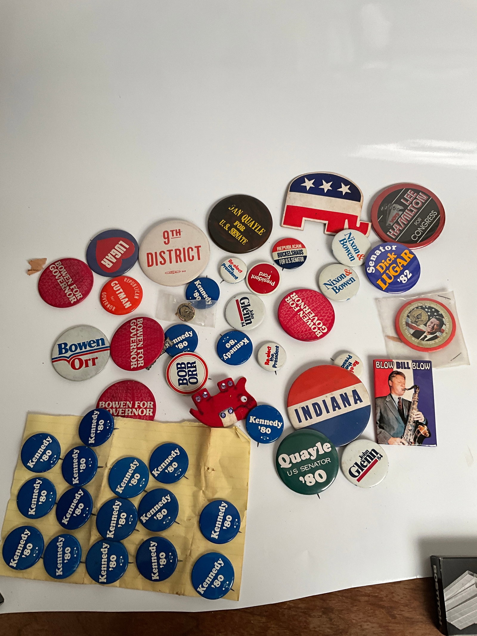 Huge Lot of Political Buttons: Huge Lot of Political Buttons, Bill Clinton, Richard Nixon, Ronald Reagan, Kennedy 80', Bowen, Orr, very diverse group of buttons.