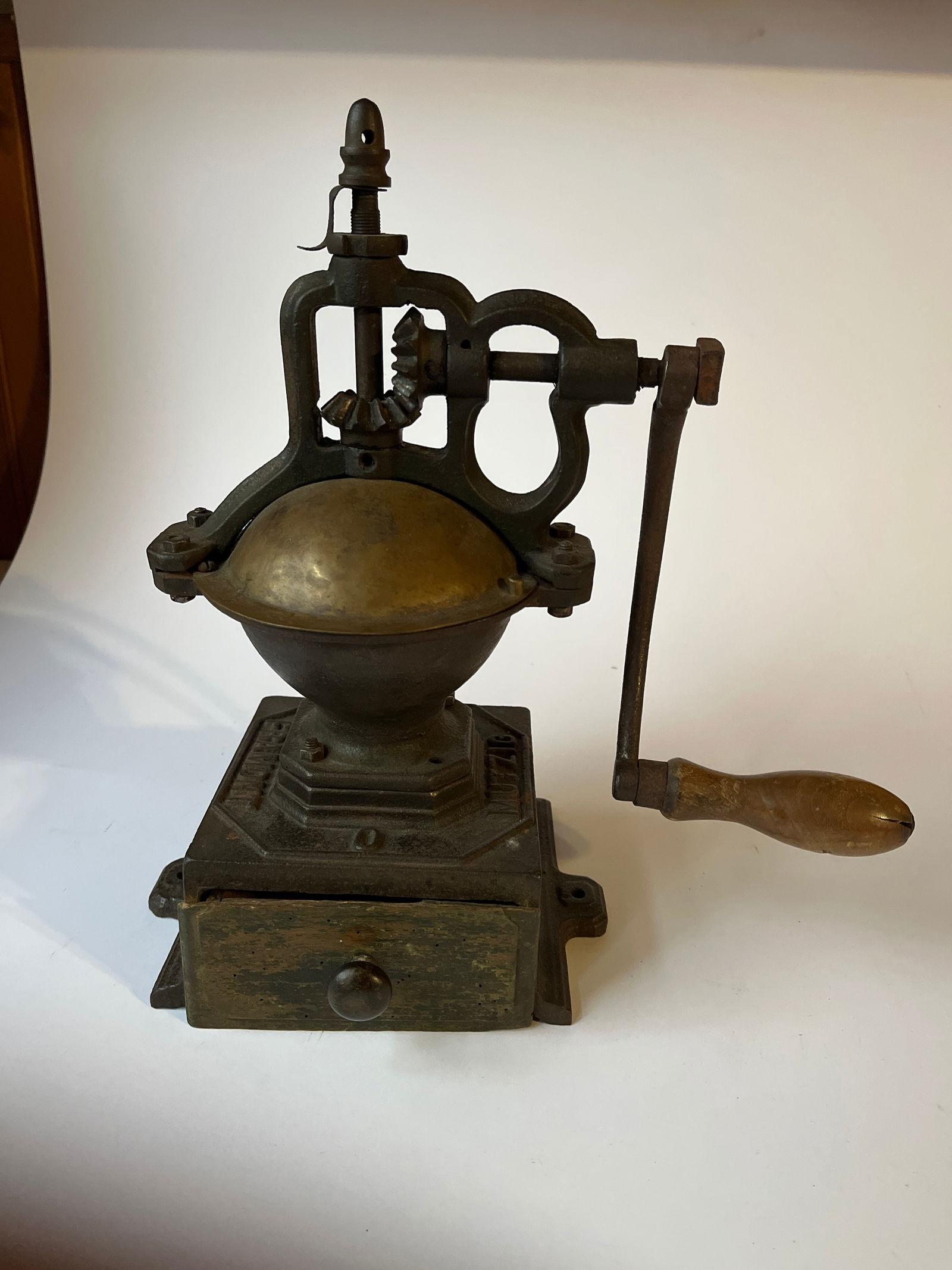 Cast iron and wood FRAMONT MUTZIG O coffee grinder.: Cast iron and wood FRAMONT MUTZIG O coffee grinder. All original. Appears to be complete and in working condition. Great display piece.