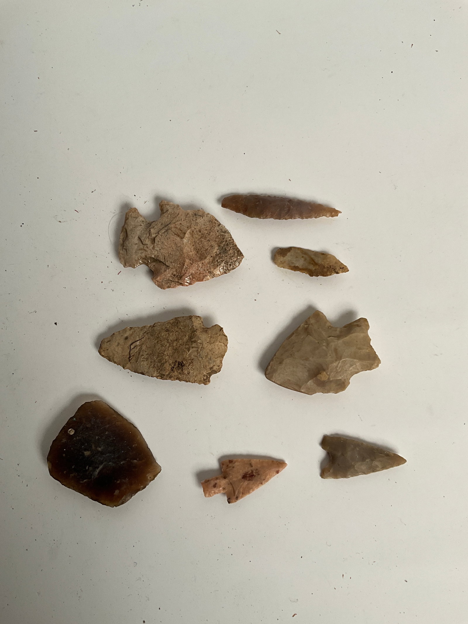 Lot of six small Indian artifacts, arrowheads (1 of 4)