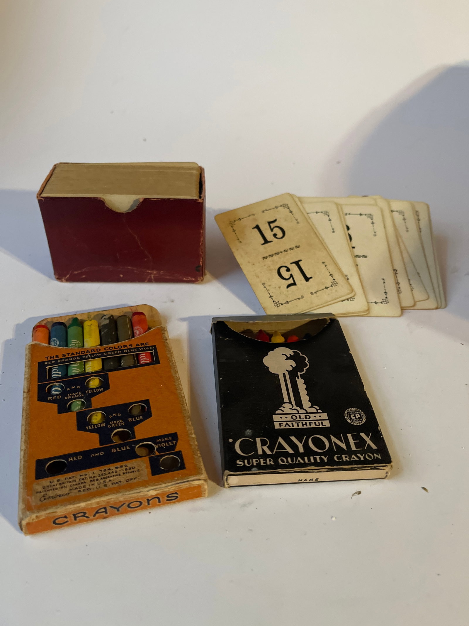 Lot Miscellaneous crayons and playing cards: Lot Miscellaneous crayons and playing cards.Embeco Crayons full boxOld Faithful Crayonex nearly full boxFlinch playing cards. Appears to be full box.