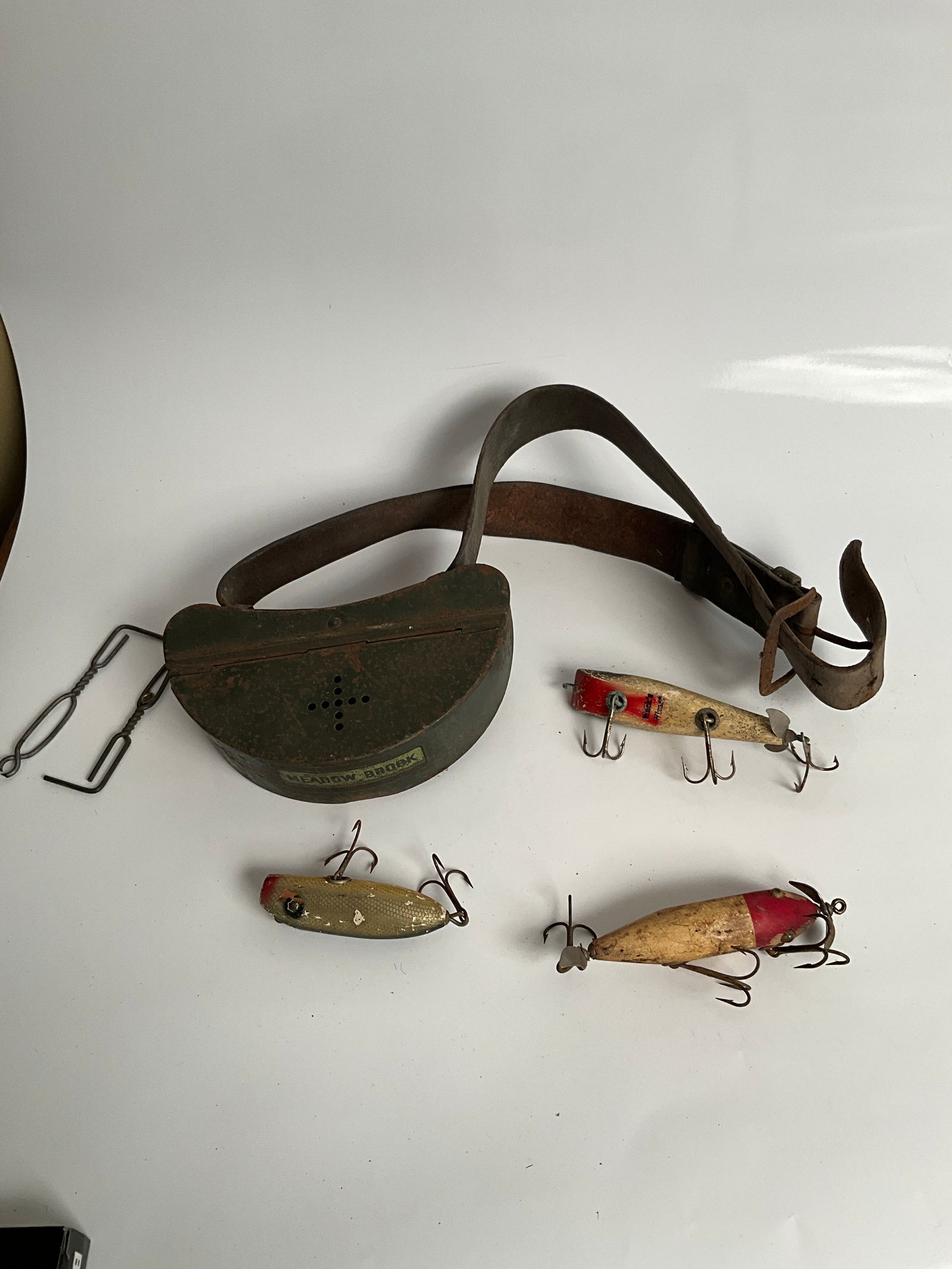 Fishing Bait Box with Belt and 3 Fishing Lures (1 of 6)