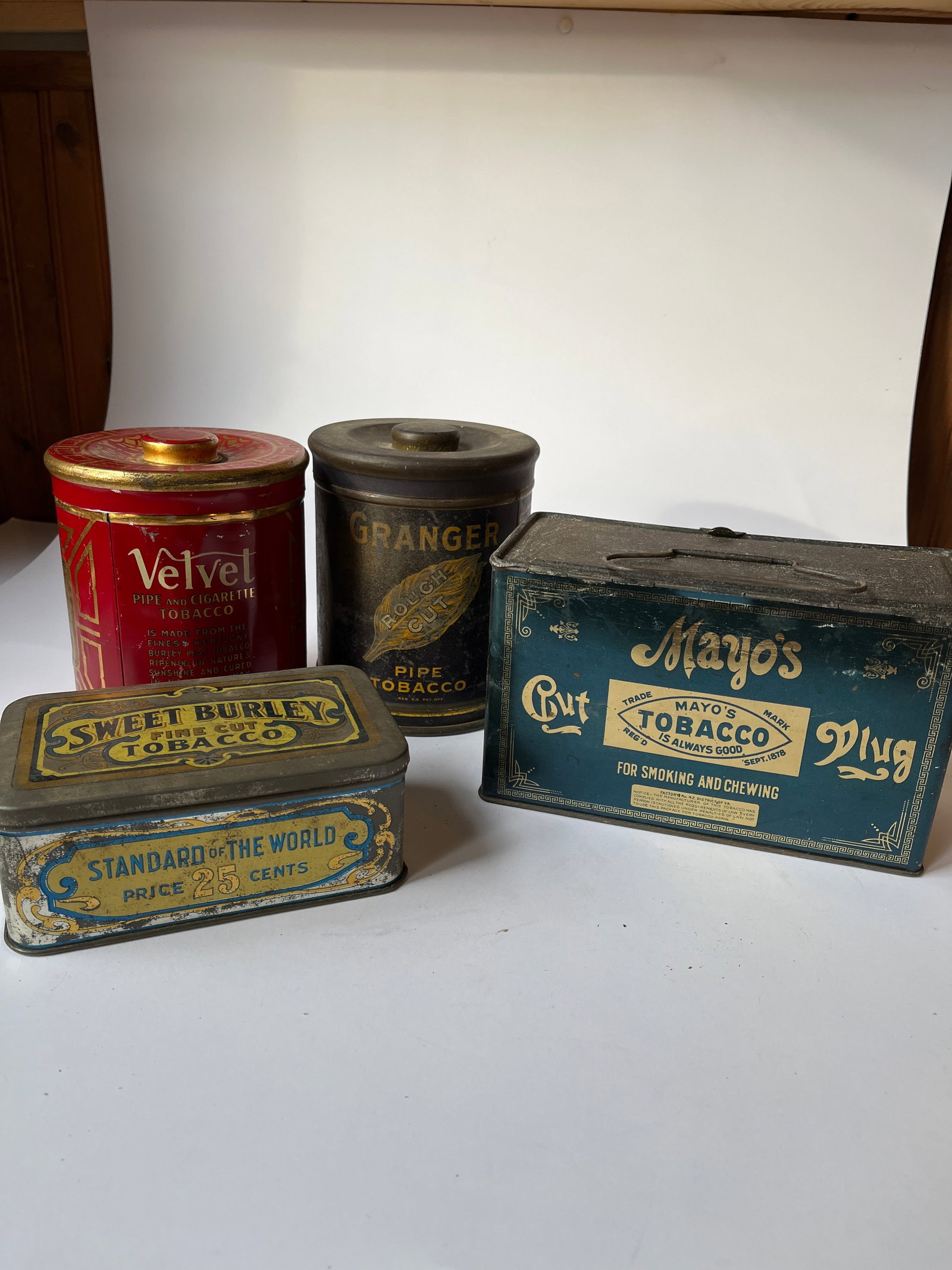 Lot of 4 Tobacco tins.: Lot of 4 Tobacco tins. 1 GRANGER PIPE TOBACCO1 VELVET PIPE AND CIGARETTE TOBACCO.1 MAYO'S CUT PLUG TOBACCO 1 SWEET BURLEY FINE CUT TOBACCO.All have lids are in decent shape.