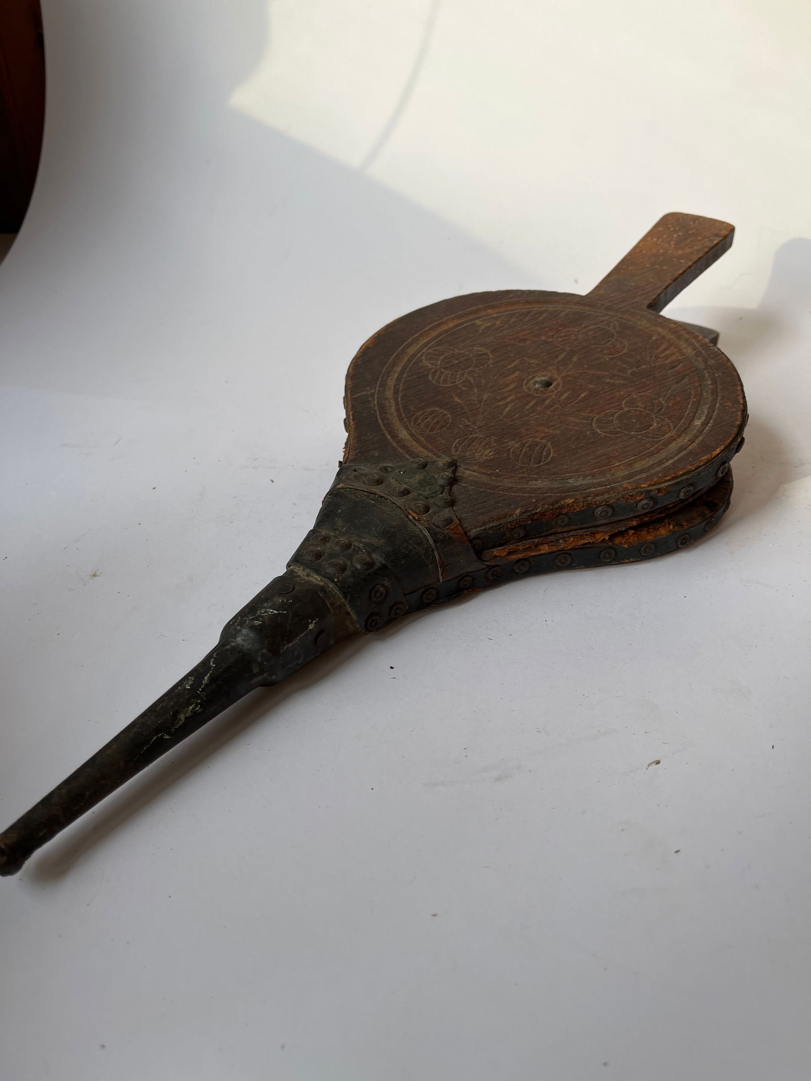 Wood and leather Bellows.: Wood and leather Bellows. Early and ornate. Complete condition.